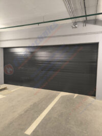 Секционные противопожарные ворота FireTechnics-S EI60 без калитки в паркинге ЖК